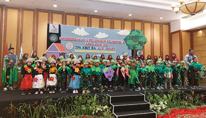 Raudhatul Athfal (RA) Alif Smart menyelenggarakakan pelepasan siswa kelompok B angkatan XIII tahun ajaran 2023/2024.
