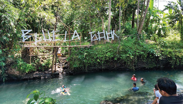 Blue Lagoon spot wisata viral di Yogyakarta.