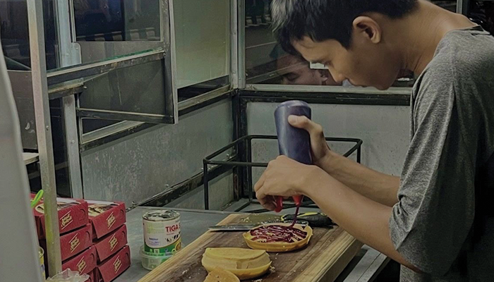 Kedai Martabak Cilik Sebelas.