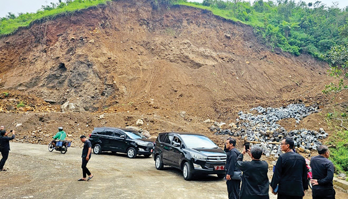 Agro Wisata Jalan Margolawu Kebun Teh Di Kelola Oleh Pengembang Pihak Ketiga - Ada Bagi Hasil Antara Pemerintah Desa, PT RSK dan Pengembang.