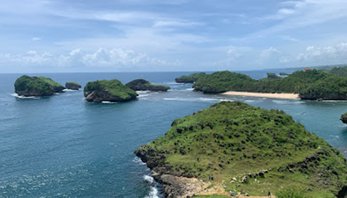Pantai Kasap Pacitan, Jawa Timur.