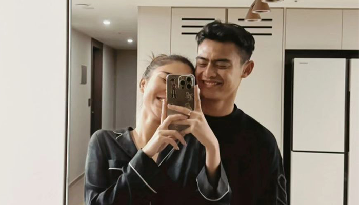 Potret kemesraan Pratama Arhan dan Azizah Salsha.