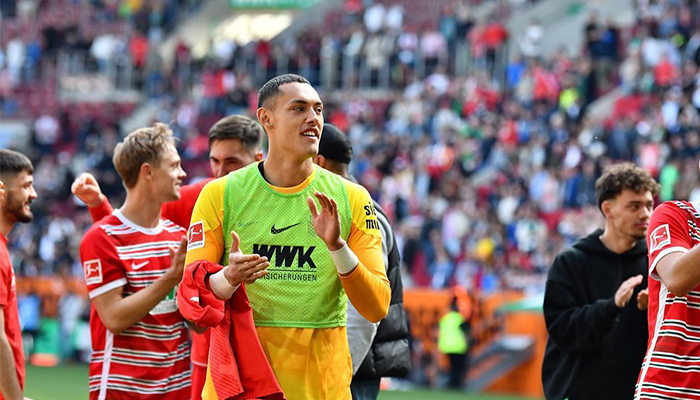 Potret Daniel Klein saat membela FC Augsburg di Bundesliga Jerman.