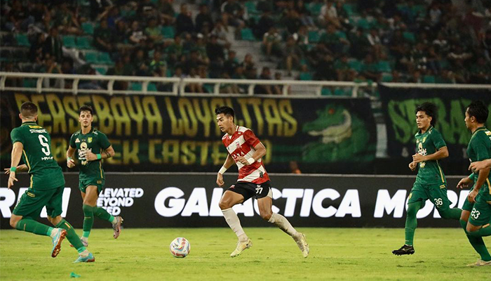 Malik Risaldi saat melawan Persebaya Surabaya.