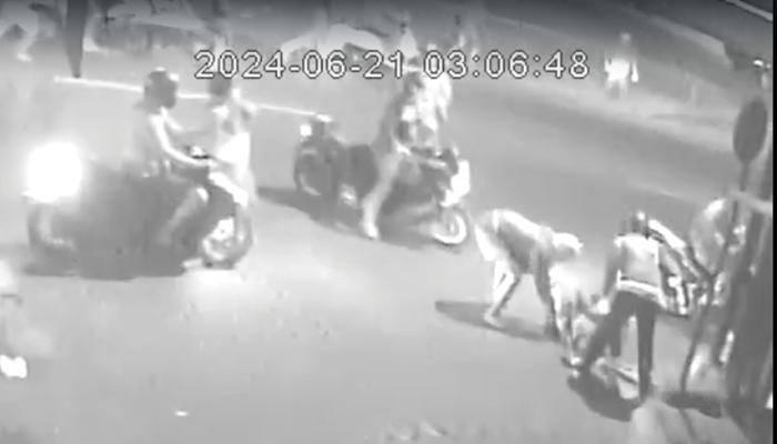 Rekaman CCTV tawuran di sekitar Pasar Kliwon Solo.