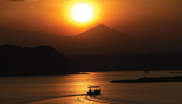 Waduk Cengklik Boyolali saat Senja.
