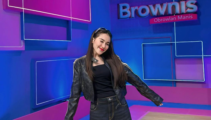 Ayu Ting Ting usai syuting salah satu acara televisi.