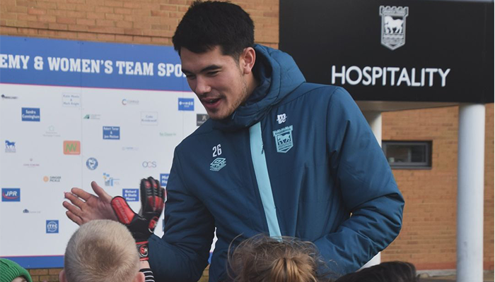 Elkan Baggott  di sesi latihan Ipswich Town.