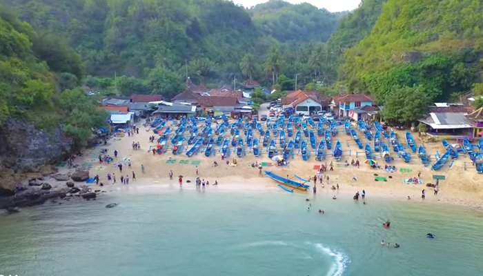 Pantai Ngrenehan Gunung Kidul Yogyakarta.
