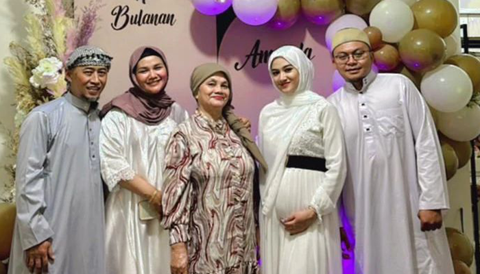 Potret YouTuber Aya Ibrahim dan Manda Putri Aulia saat acara 4 bulanan.