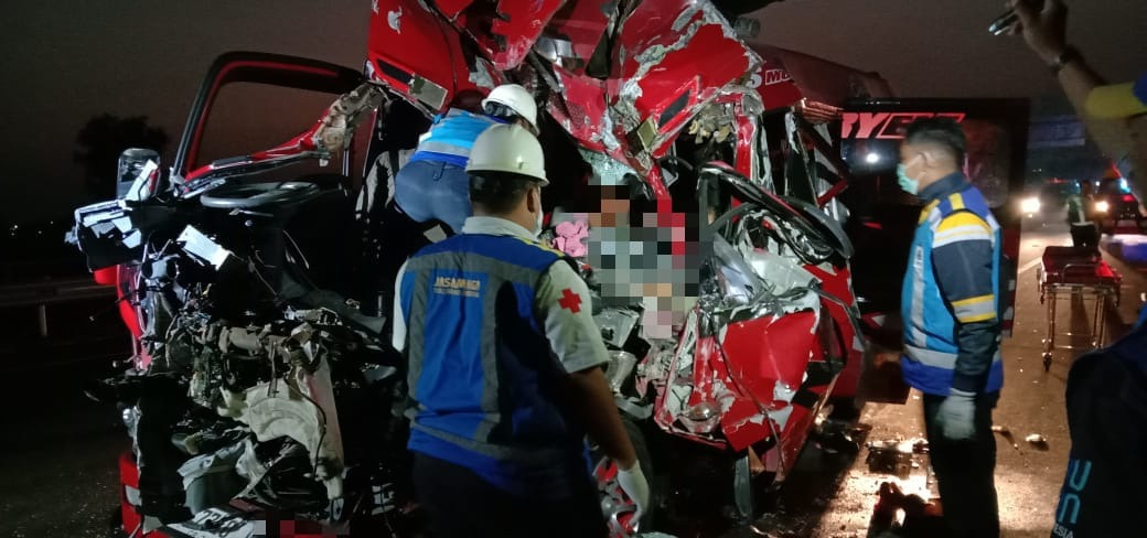 Rombongan Guru SD Al Falah Surabaya Terlibat Laka di Jalan Tol Solo-Semarang tepatnya di kilometer (KM) 498+800 B.