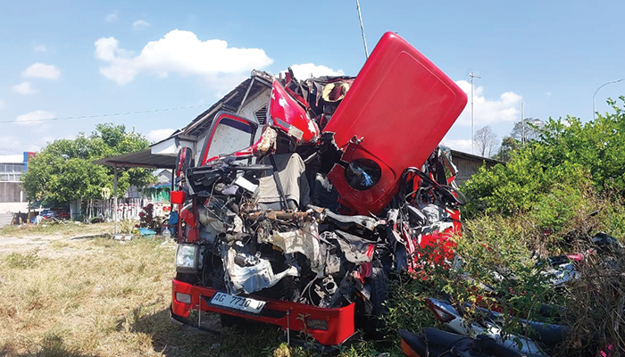 Laka maut di jalan tol solo-ngawi yang menyebabkan satu keluarga besar asal Surabaya meninggal dunia.
