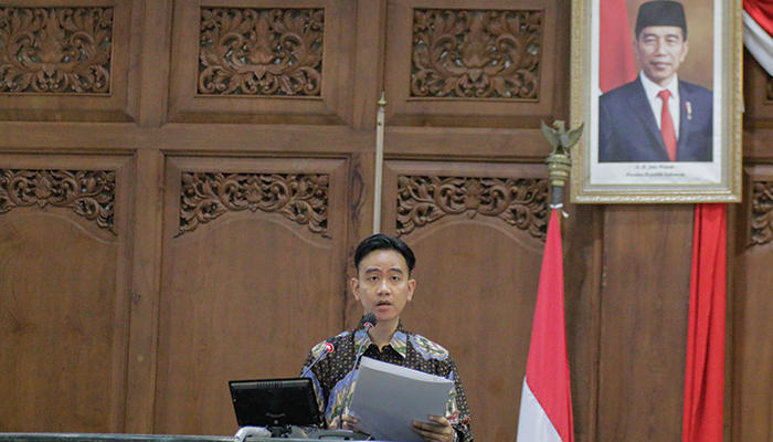 Gibran saat Pembacaan Pengunduran Diri Sebagai Wali Kota Solo.
