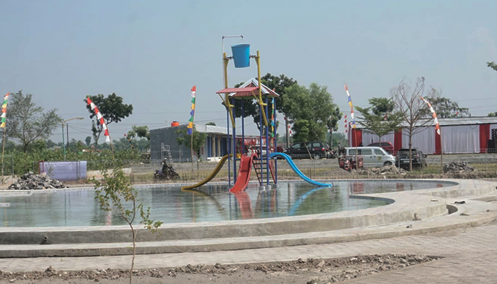 Proses pembangunan waterpark di kawasan terpadu, Desa Ngalas, Kecamatan Klaten Selatan, Klaten