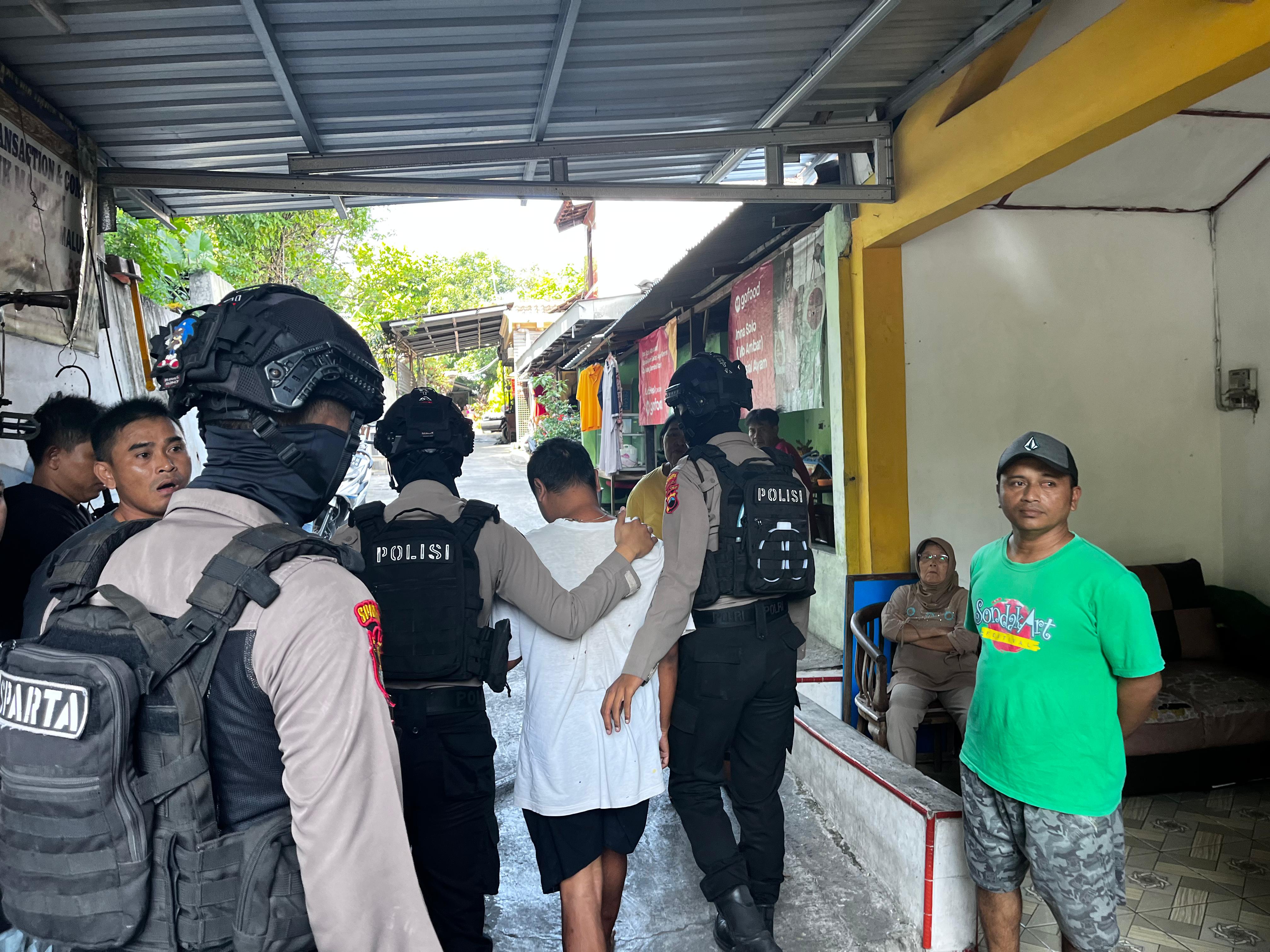 Pria 32 Tahun di Laweyan Solo Cekik dan Hampir Bacok Ibu Kandungnya.