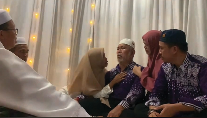 Potret seorang suami saat mendapat kabar istrinya telah tiada 14 hari sebelum kepulangannya dari haji.