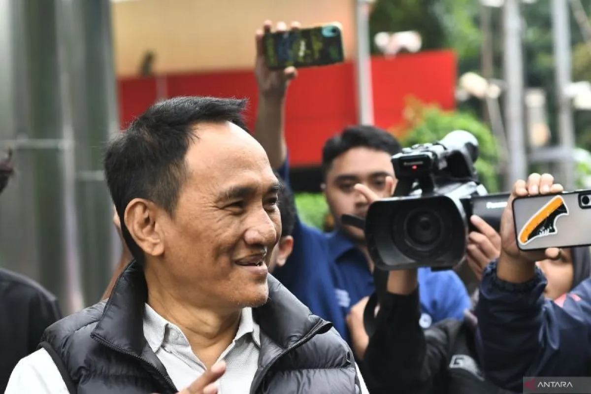 Rekam jejak Andi Arief sebelum dilantik menjadi komisaris PT PLN (Persero).