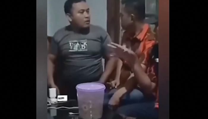 Oknum pemuda pancasila yang mengintimidasi orang tua siswa saat melaporkan kasus pungli.