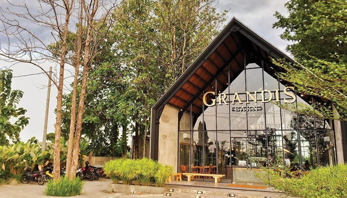 Grandis Barn : Resto Intagramable ala Eropa di Solo Raya