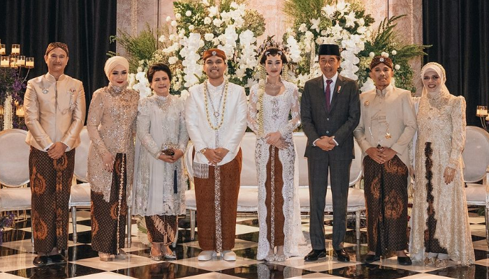 Jokowi kena sentil usai ketahuan hadiri nikahan Thariq Halilintar dan Aaliyah Massaid.
