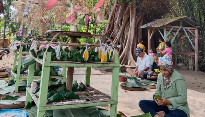 Petilasan Eyang Somenggolo yang berada di Dukuh Mentir, Desa Bener, Kecamatan Ngrampal, Sragen.