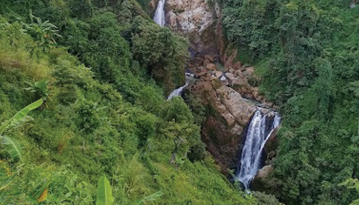 Air Terjun Berkabut : Jurug Kemukus.