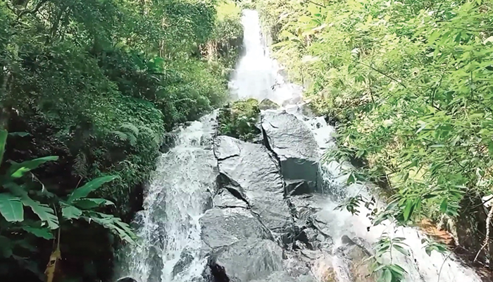 Air Terjun Giriminik di Wonogiri.