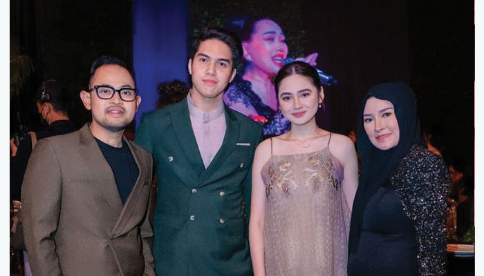 Syifa Hadju dan El Rumi di pernikahan Aaliyah Massaid dan Thariq Halilintar.