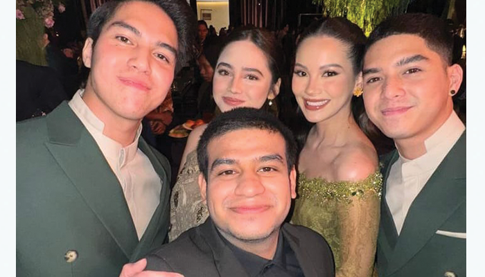 Syifa Hadju nampak berfoto bersama El Rumi dan Fadil Jaidi.