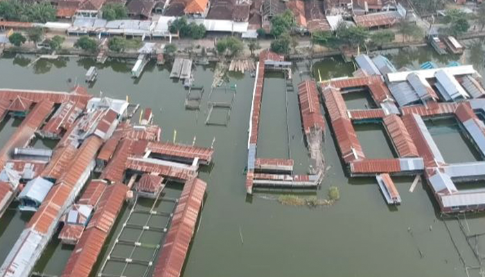 Foto Dari Atas, Suasana Warung Makan waduk Rowo Jombor.
