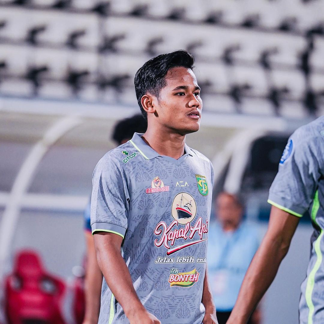 Potret Toni Firmansyah saat berseragam Persebaya.