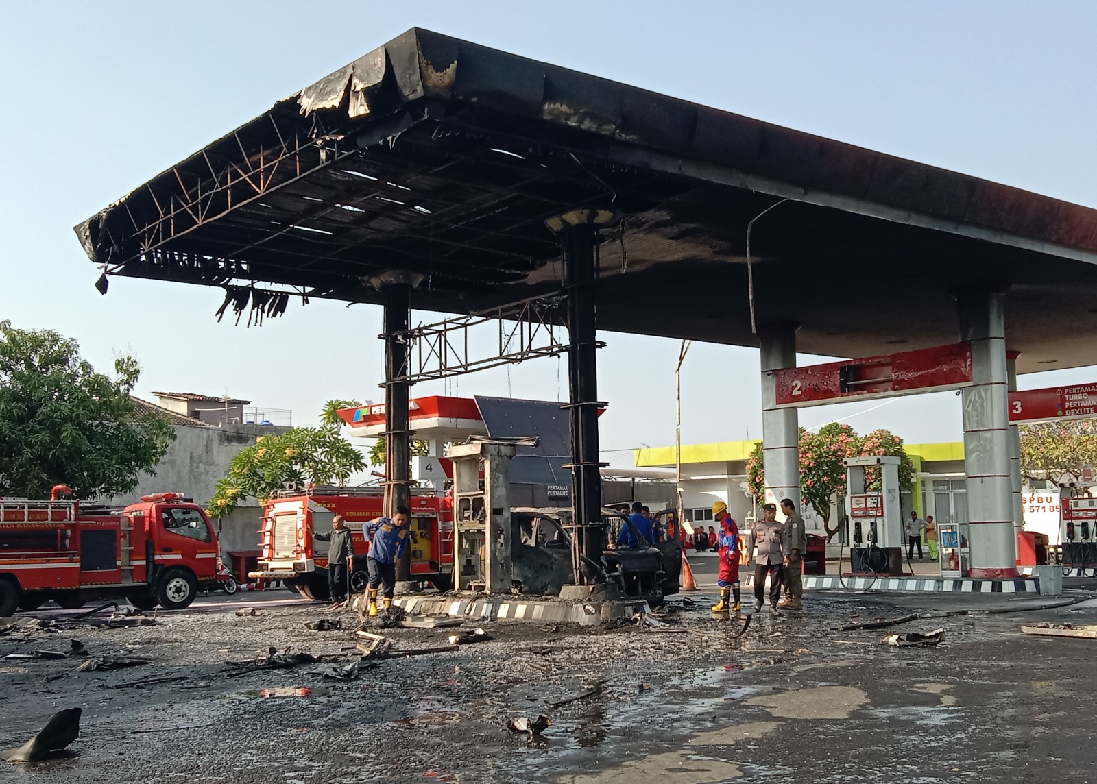 Kebakaran SPBU Colomadu pada Rabu, (31/7) hanguskan sebuah mobil.