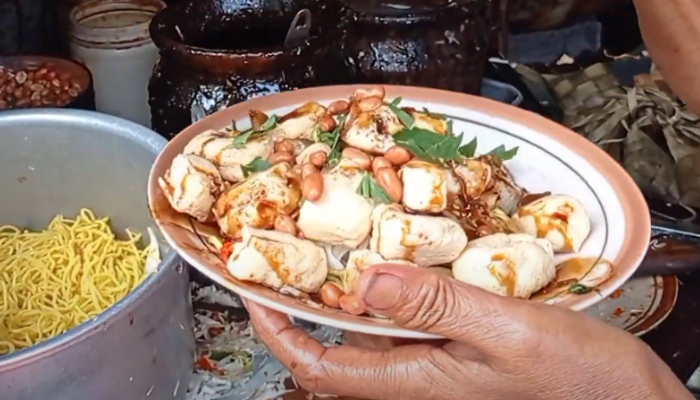 Tahu Kupat Pak Wardi Solo.