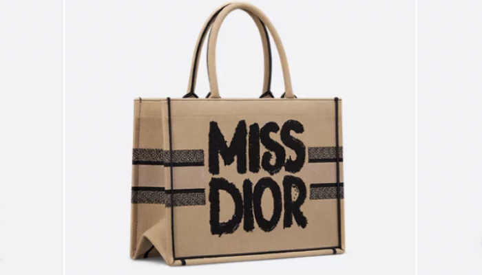 Tas mewah atau luxury bag Dior.