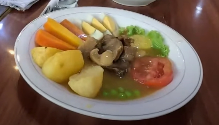 Hidangan Bestik Lidah di Resto Kusuma Sari.