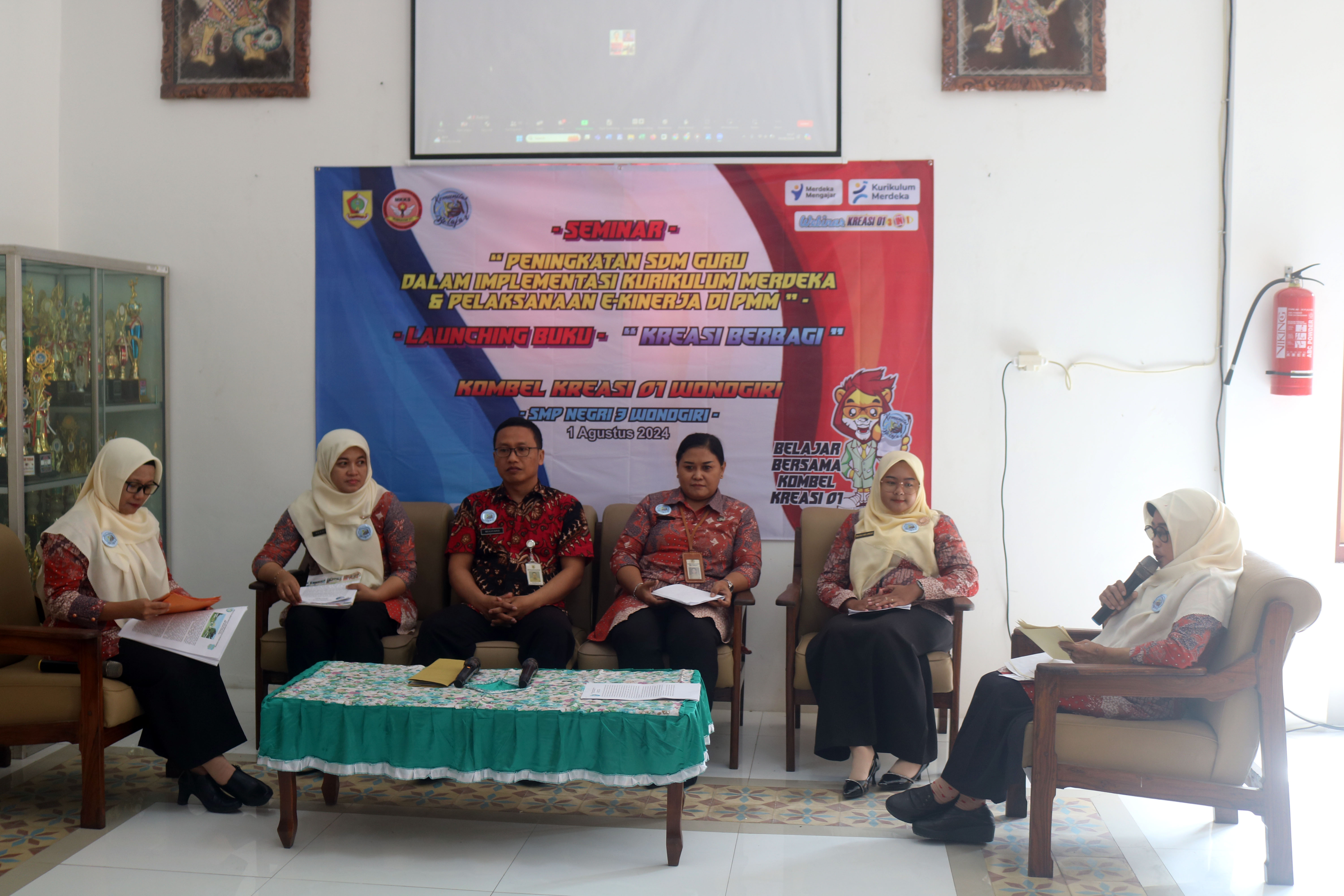 Suasana Talkshow Aksi Nyata Kreasi Berbagi. (1/8)