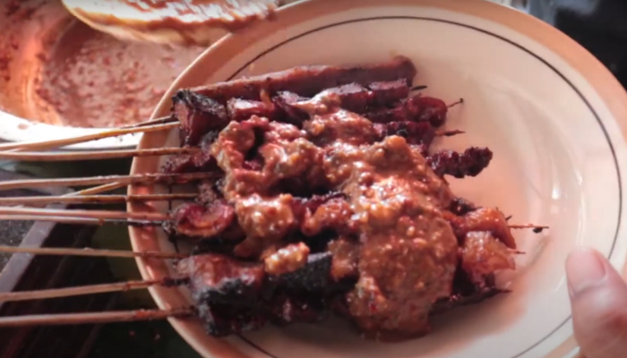 Kuliner viral Sate Kere Yu Rebi yang punya sejarah di Kota Solo.