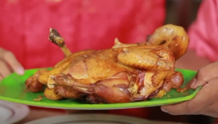 Kuliner viral ayam tim goreng Bu Better di Solo.