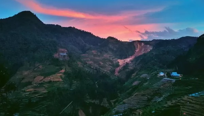 Pemandangan indah di jalur Bawang menuju ke arah Dieng.