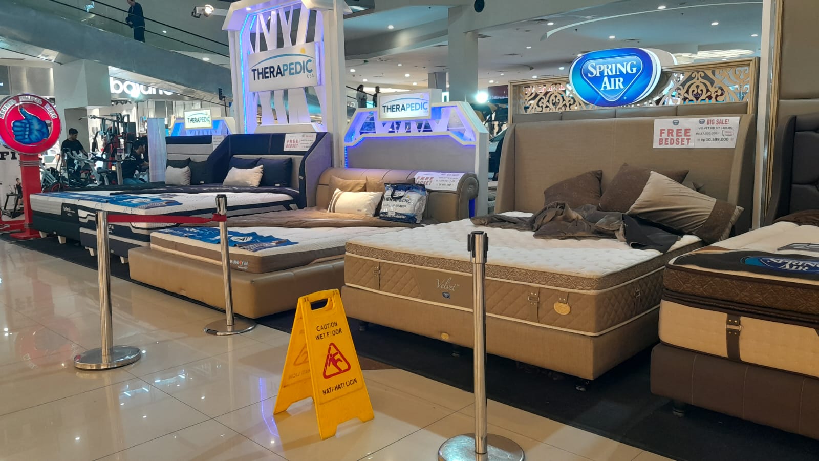 Seorang remaja lakukan percobaan bunuh diri di Solo Paragon Mall.