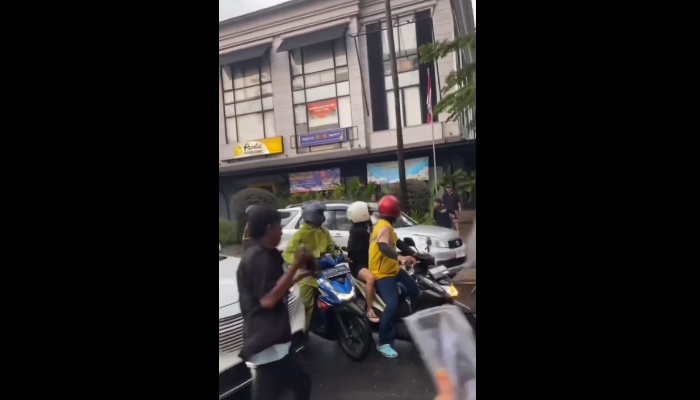 Viral seorang anak berusia 9 tahun kemudikan mobil karena terispirasi dari game online.