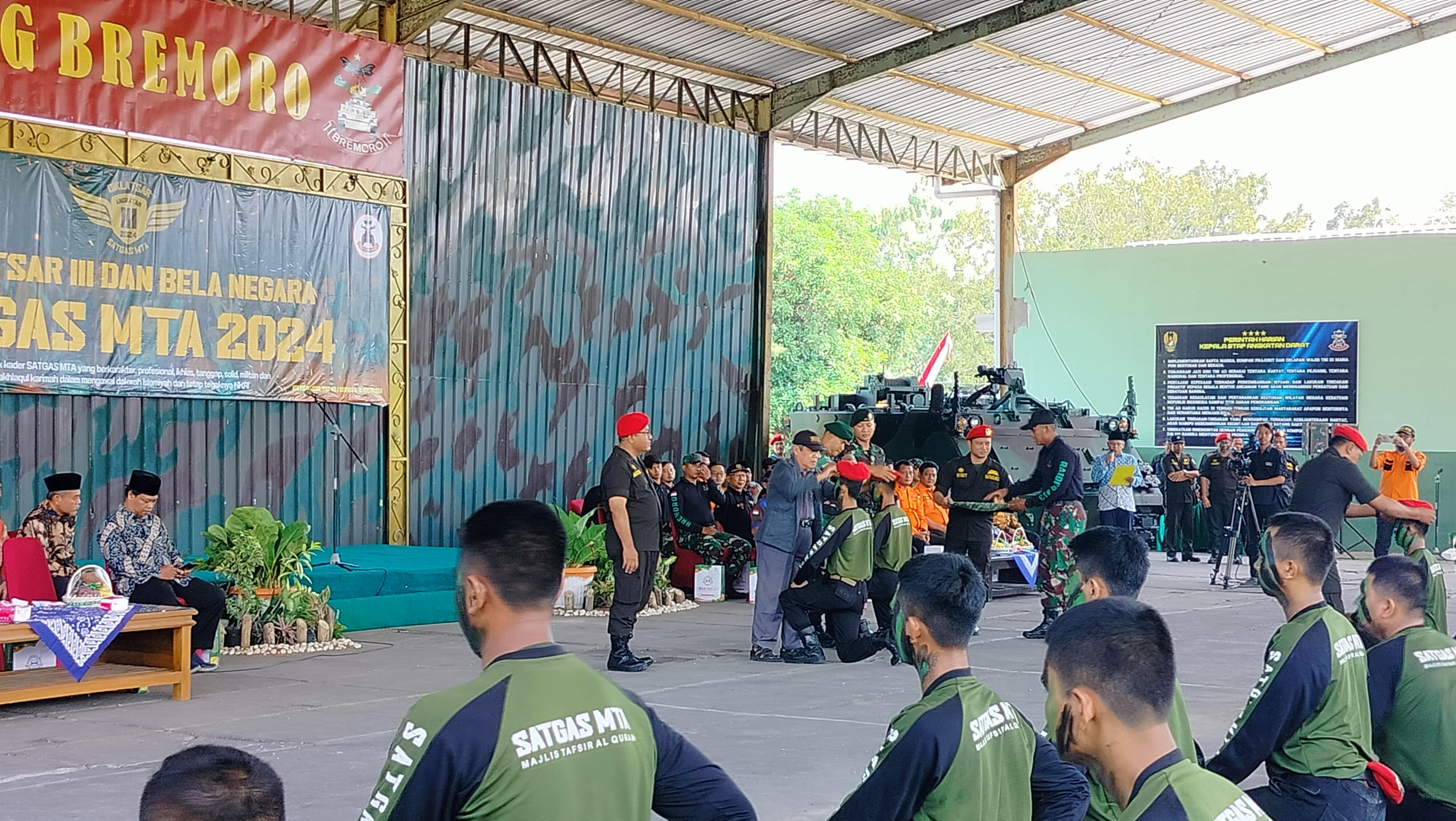 Upacara penutupan diklatsar dan bela negara ketiga Satgas MTA 2024 di kompleks Batalyon Infanteri (Yonif) Raider/413 Bremoro Sukoharjo, Sabtu (10/8/2024).