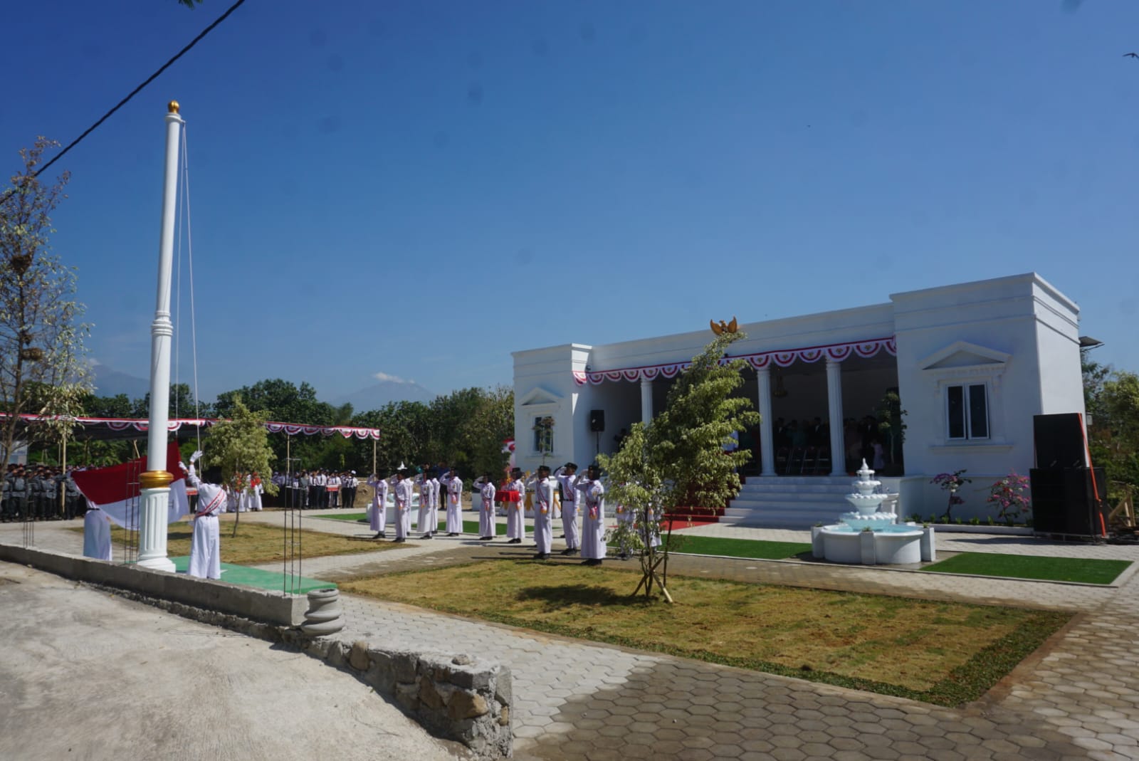 Upacara HUT ke 7 RI digelar warga Desa Sidowayah, Kecamatan Polanharjo, Klaten pada Sabtu, 17 Agustus 2024 di Gedung Istana Siblarak