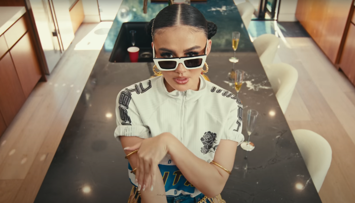 Agnez Monica comeback dengan lagu Party In Bali.
