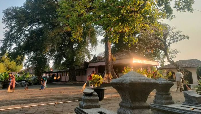 Penampakan Harimau Putih Di Makam Ki Ageng Balak.