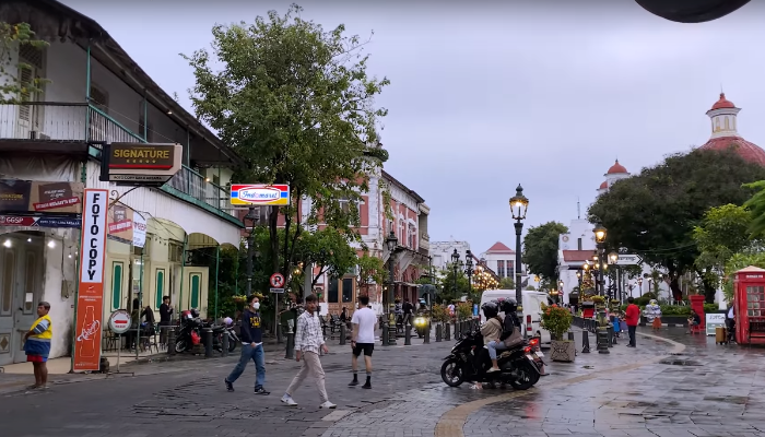 Pesona cantiknya Kota Lama Semarang.