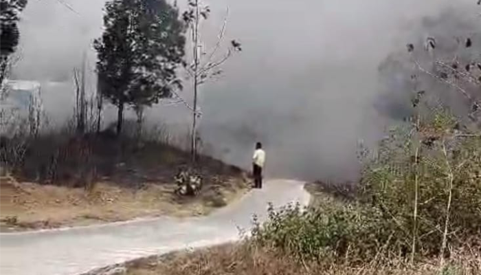 angkapan layar kebakaran yang terjadi di area PT PPI di Dusun Timang Kulon, Desa Wonokerto, Kecamatan Wonogiri Kota Senin (27/8/2024).