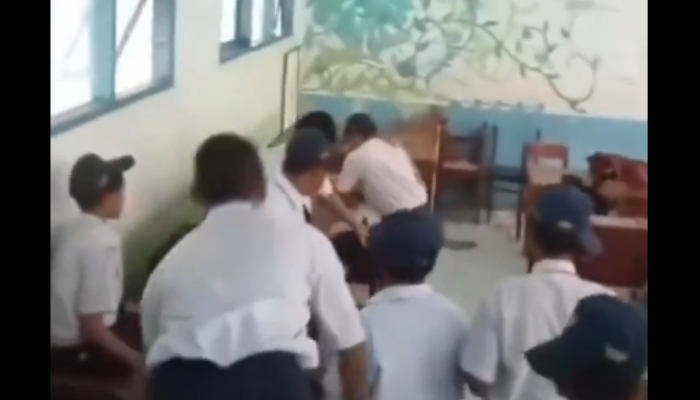 Viral video aksi penganiayaan siswa SMP di Gowa, korban sampai tak sadarkan diri.