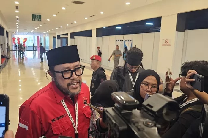 Ketua DPD PDI Perjuangan Jawa Barat (Jabar) Ono Surono di sela-sela Rakernas ke-V PDIP di Beach City International Stadium, Ancol, Jakarta Utara, Sabtu (25/5).