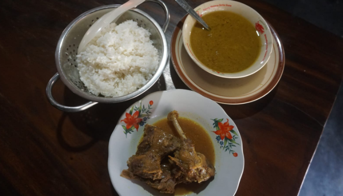 Sajian opor bebek di Warung Opor Bebek dan Bebek Goreng Bu Yadi di Desa Sidoharjo, Kecamatan Polanharjo, Klaten